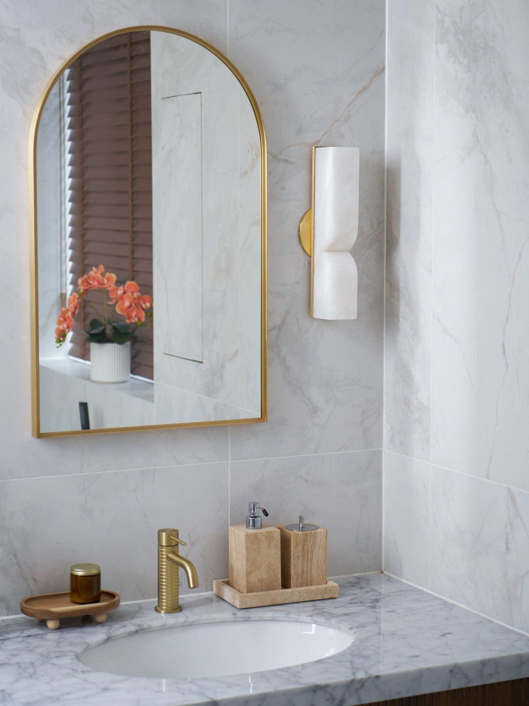 Imiraris Minimalist Alabaster Wall Light - Neutralighting