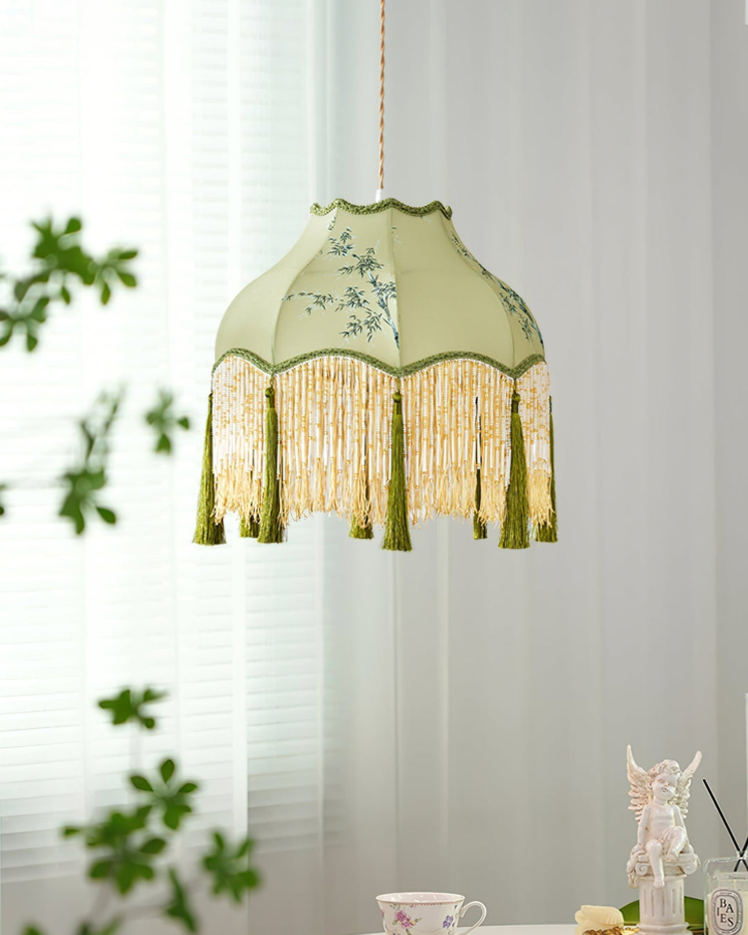 Angelika Suspension Lampe en Tissu Écaille Bambou Pompon - Neutralighting