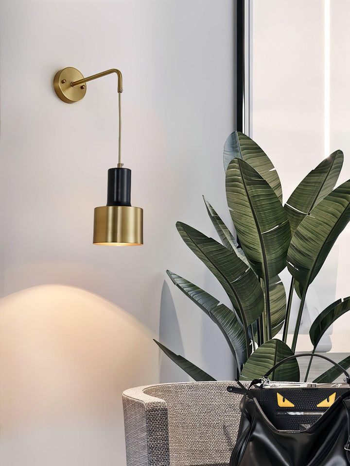Alvina Applique Murale Moderne Minimaliste en Laiton - Neutralighting
