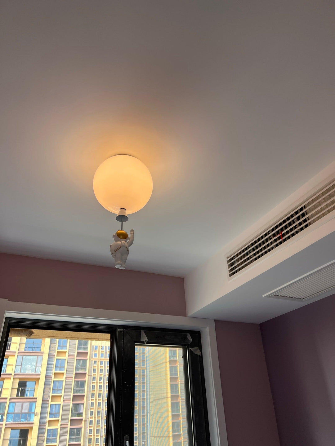 Iraeiel Plafonnier Glossy Unique en Forme de Ballon - Neutralighting