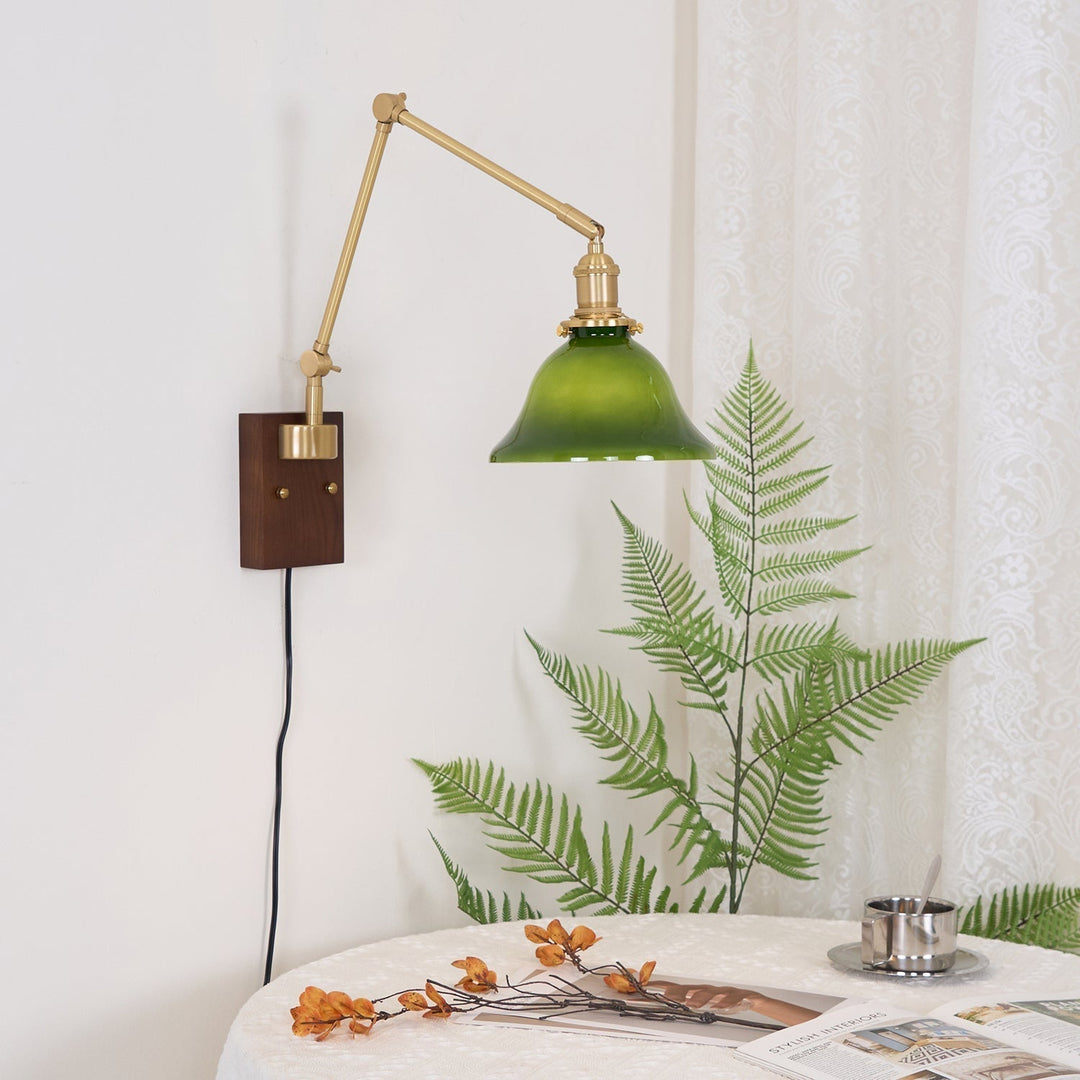 Vionde Applique murale réglable en laiton et verre vert - Neutralighting