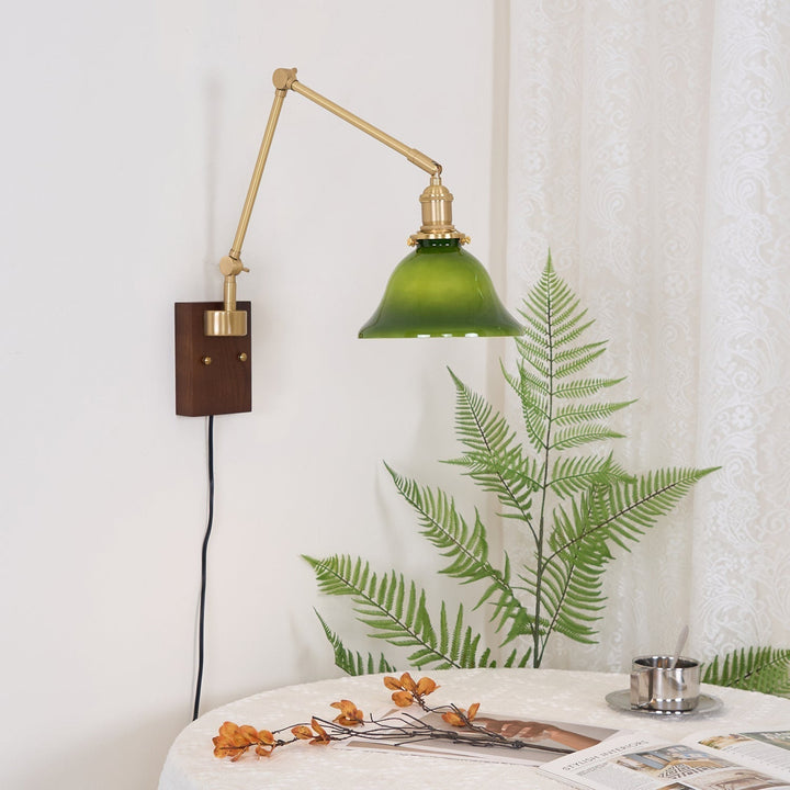 Vionde Applique murale réglable en laiton et verre vert - Neutralighting