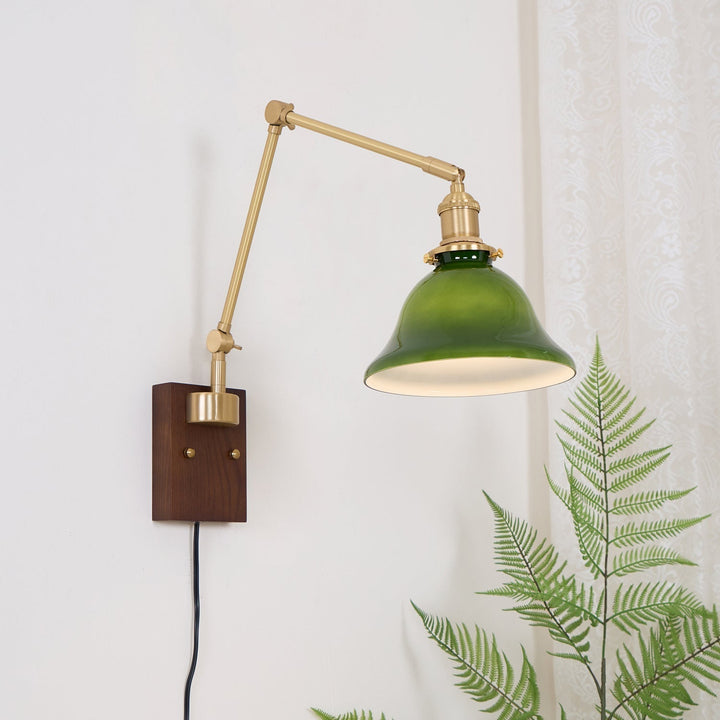Vionde Applique murale réglable en laiton et verre vert - Neutralighting
