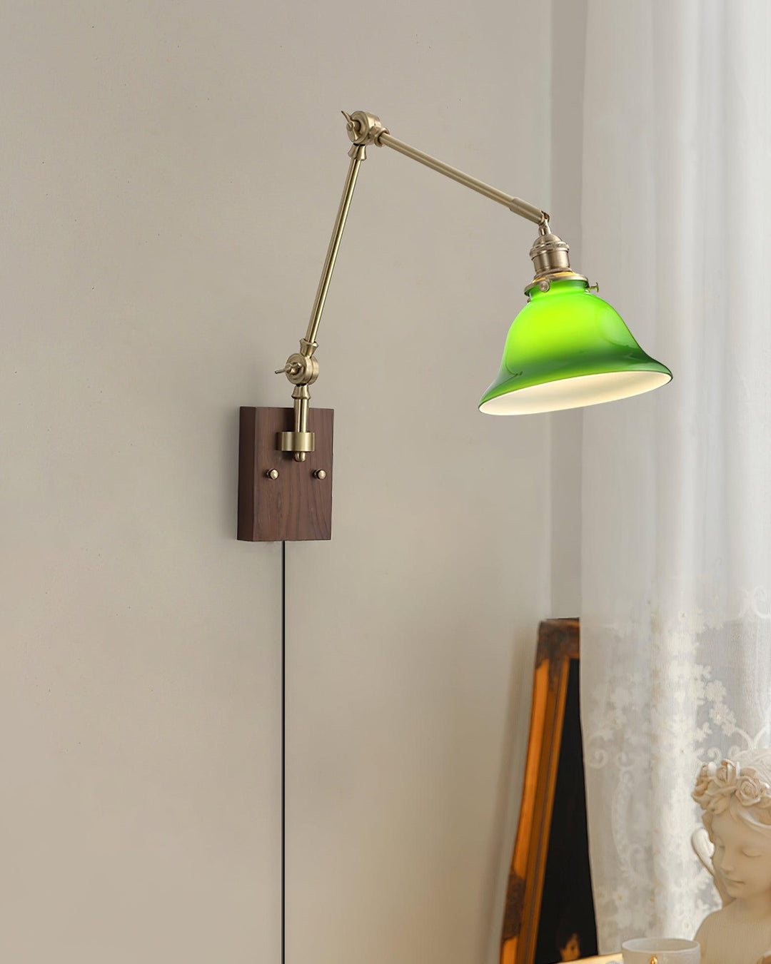 Vionde Applique murale réglable en laiton et verre vert - Neutralighting
