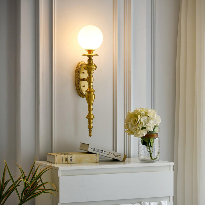 Nara Applique Murale Classique Élégante en Laiton - Neutralighting