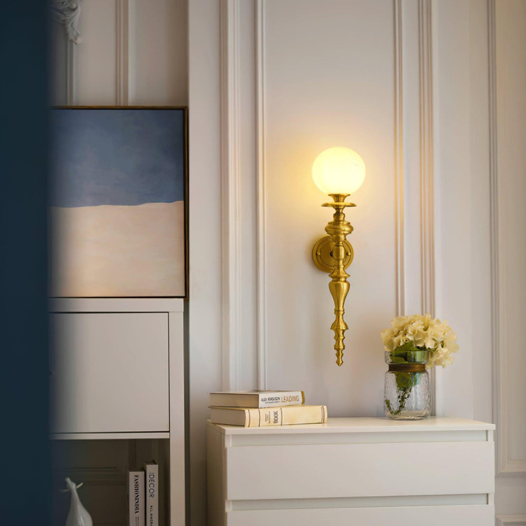 Nara Applique Murale Classique Élégante en Laiton - Neutralighting