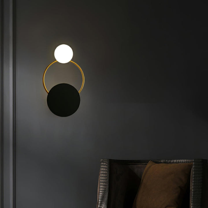 Arisha Applique Murale LED Moderne à Triple Anneau, Métal/Verre, Noir/Or, Chambre à Coucher - Neutralighting