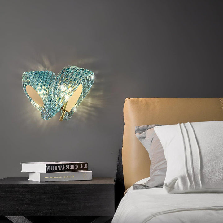 Aira Applique Murale Bleue en Verre Nervuré avec Bras en Laiton, Style Chic et Glamour - Neutralighting