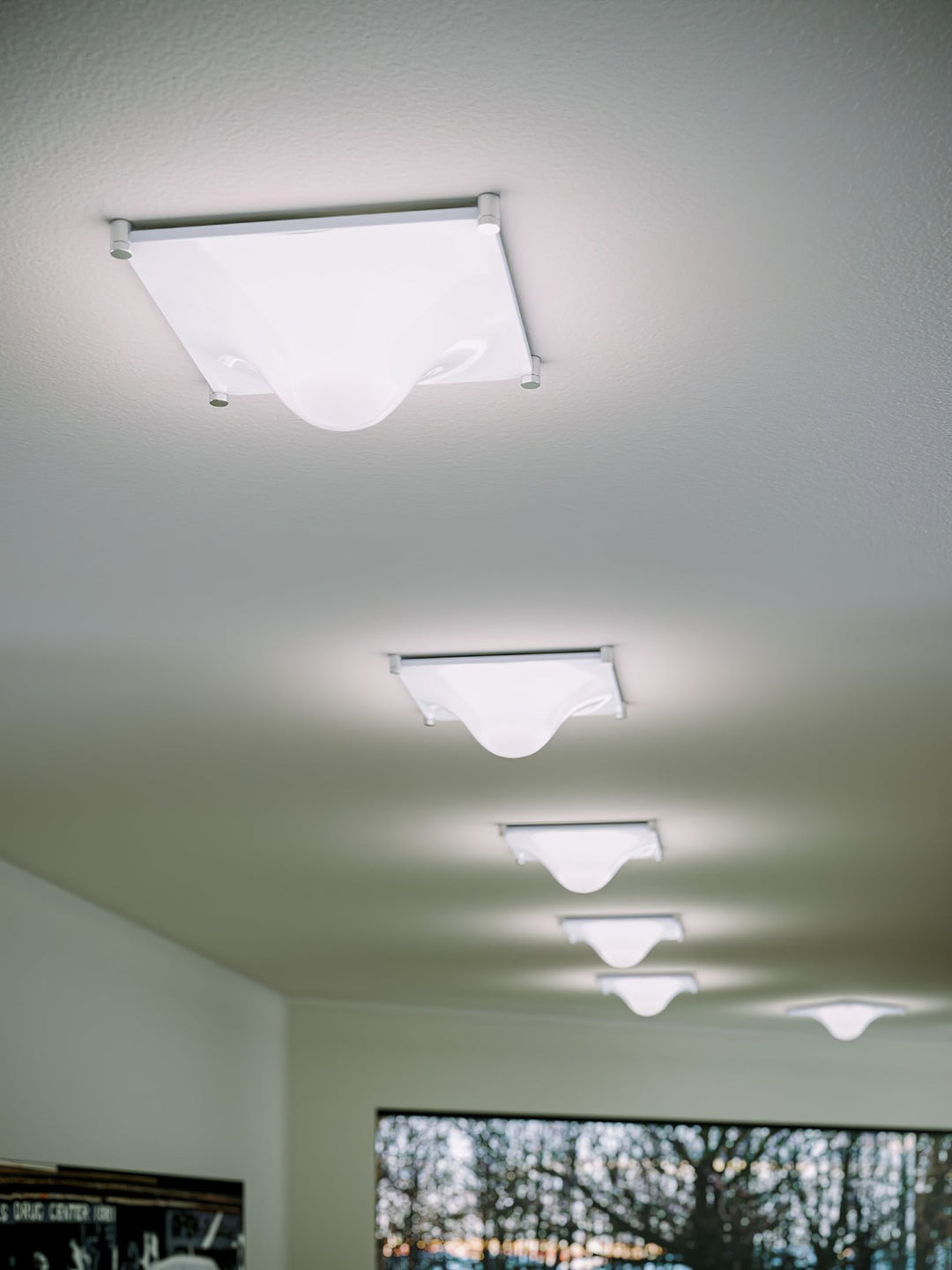 Bolla Plafonnier Courbe Triangle Abat-jour Minimaliste - Neutralighting
