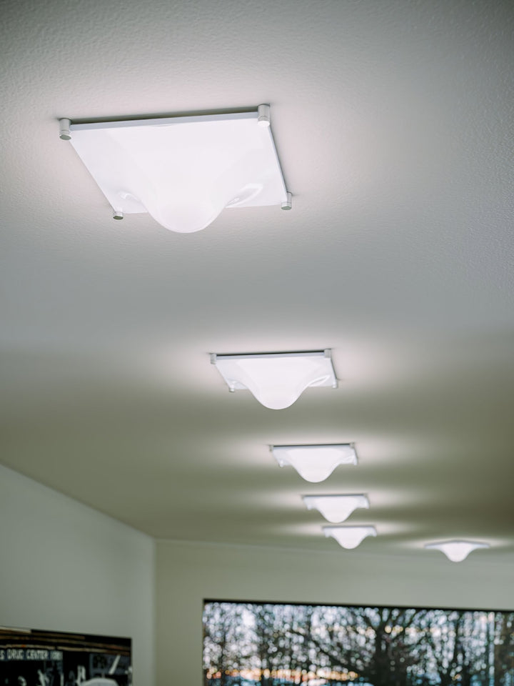 Bolla Plafonnier Courbe Triangle Abat-jour Minimaliste - Neutralighting