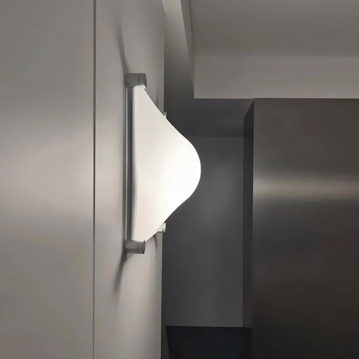 Bolla Plafonnier Courbe Triangle Abat-jour Minimaliste - Neutralighting