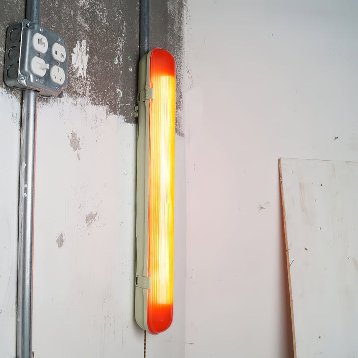 Vivid Applique Murale Plug-in en Plastique Rouge Minimaliste Moderne Joy - Neutralighting