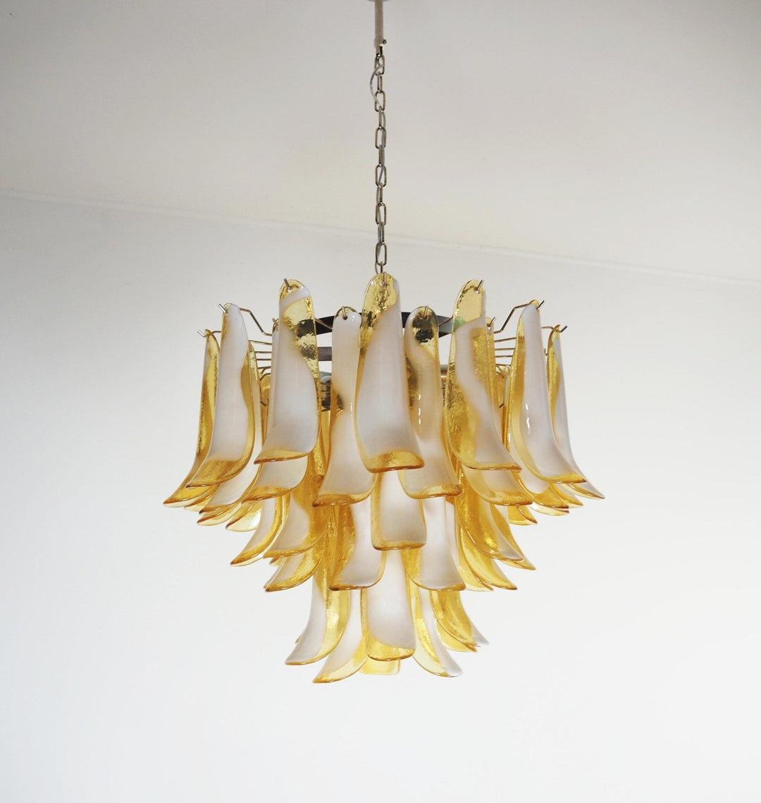 Aurora Chandelier Pétales en Verre de Murano Superposés - Neutralighting