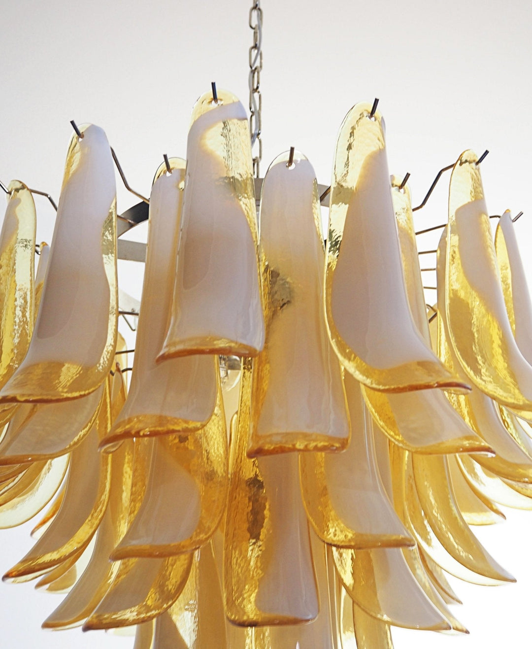 Aurora Chandelier Pétales en Verre de Murano Superposés - Neutralighting