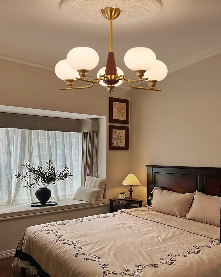Lustra Chandelier en Noyer avec Globes en Verre Opale - Neutralighting