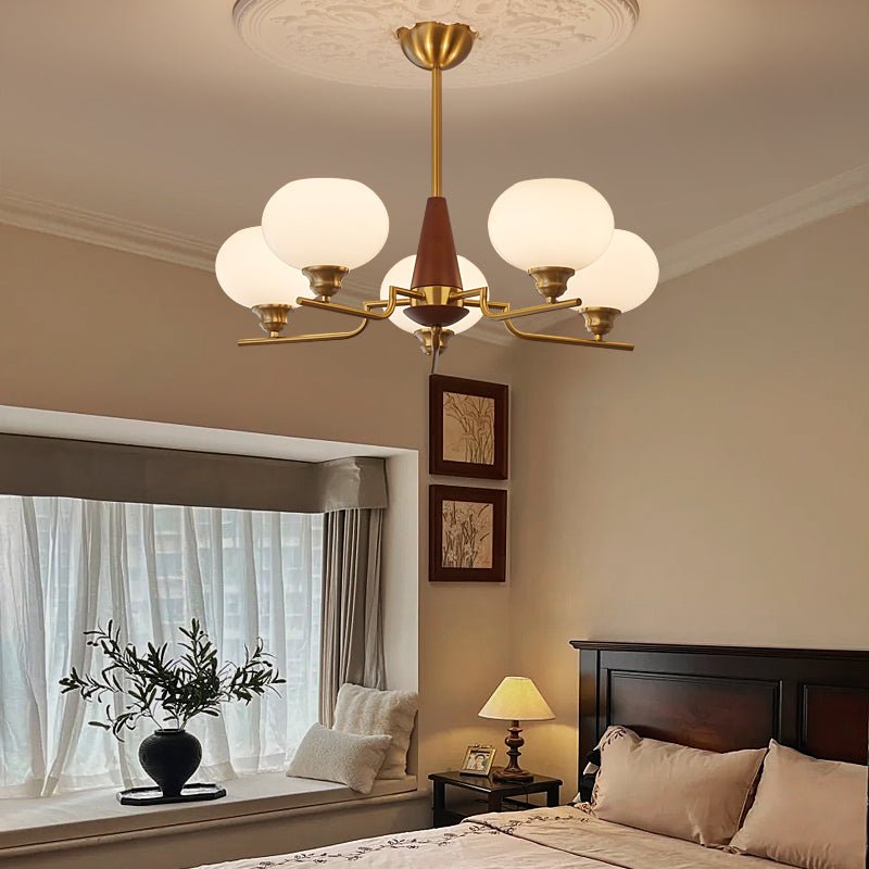 Lustra Chandelier en Noyer avec Globes en Verre Opale - Neutralighting