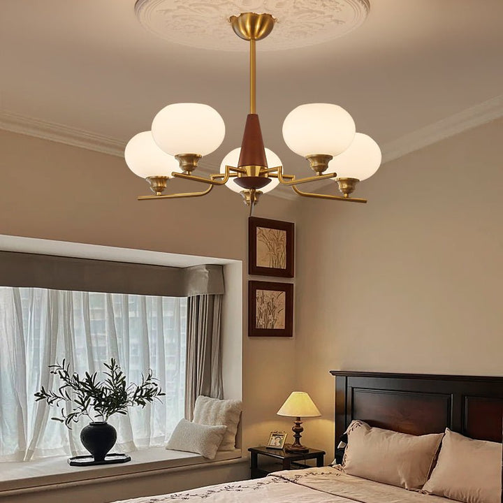 Lustra Chandelier en Noyer avec Globes en Verre Opale - Neutralighting