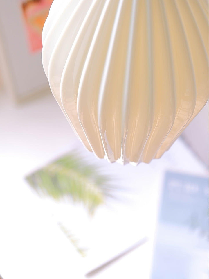 Solara Lampe à suspension en céramique côtelée en porcelaine élégante - Neutralighting