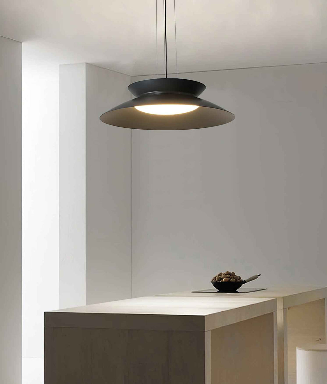 Lampe Evlaeus en Acrylique – Design Contemporain