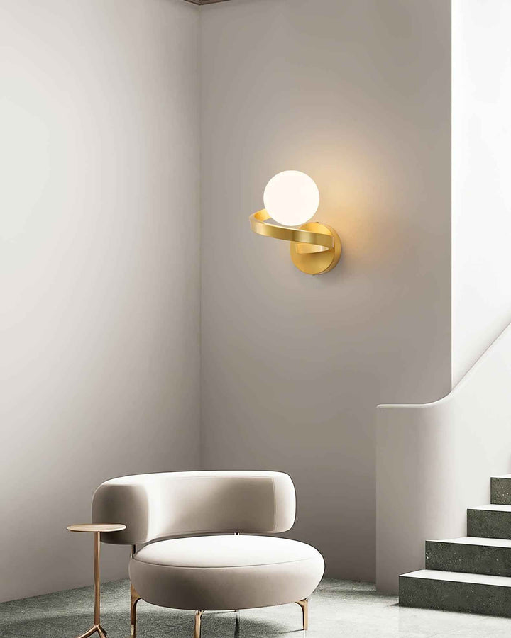 Lampe Curved en Laiton – Design Contemporain