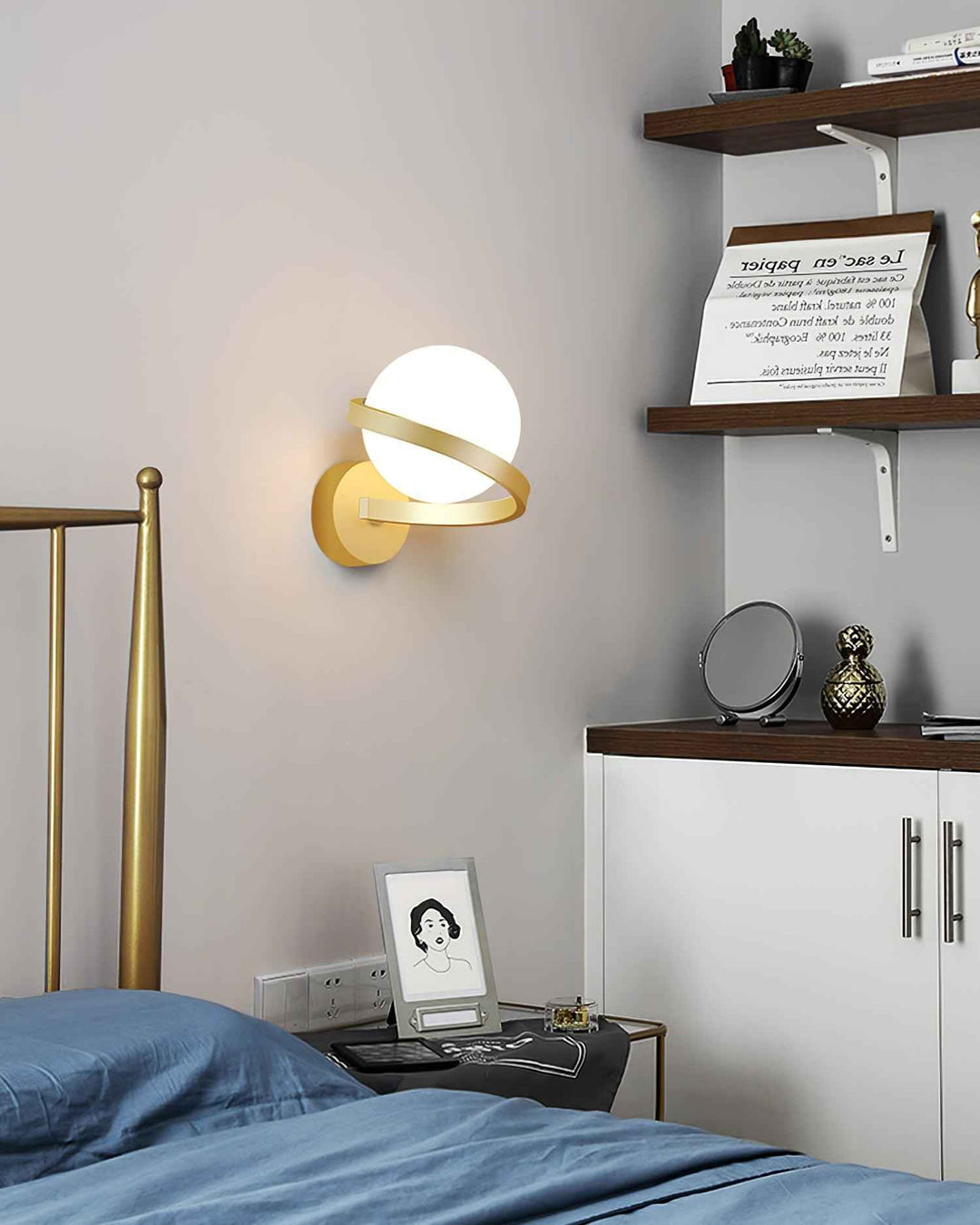 Lampe Curved en Laiton – Design Contemporain
