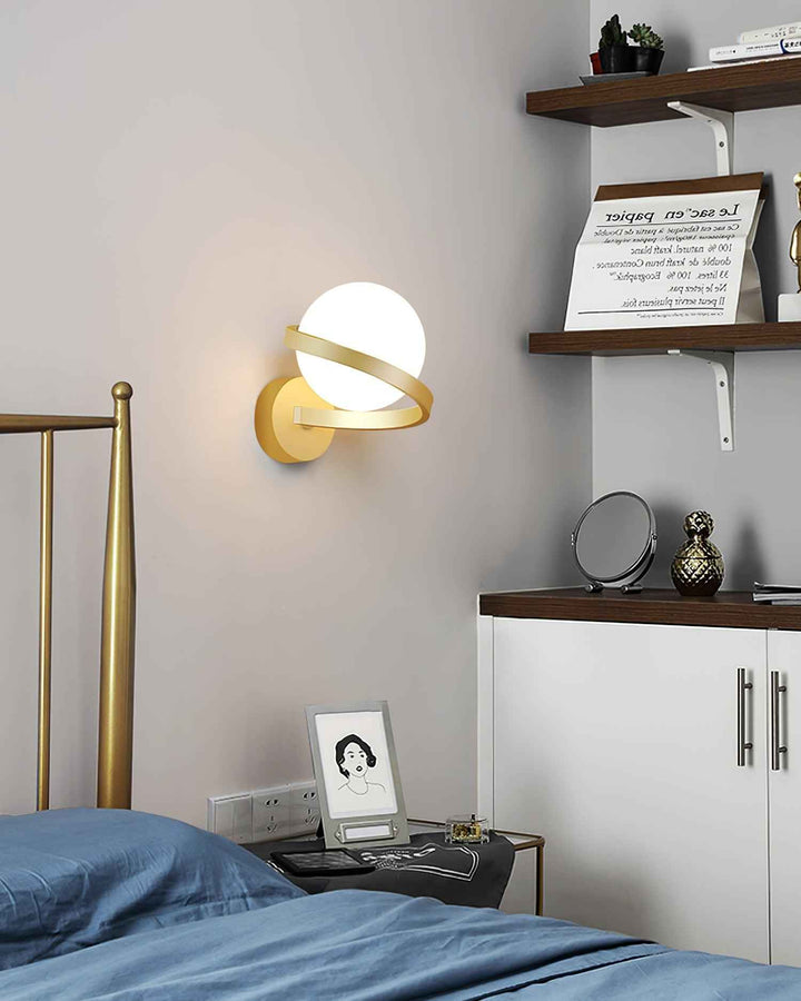 Lampe Curved en Laiton – Design Contemporain