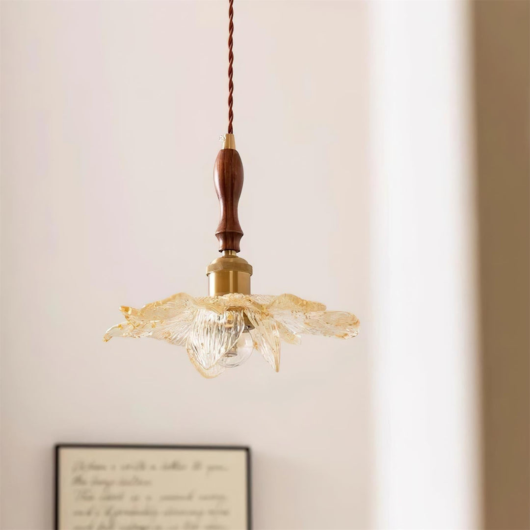 Dalie Suspension Lampe Lotus Pétales de Lotus en Résine Accents Dorés - Neutralighting