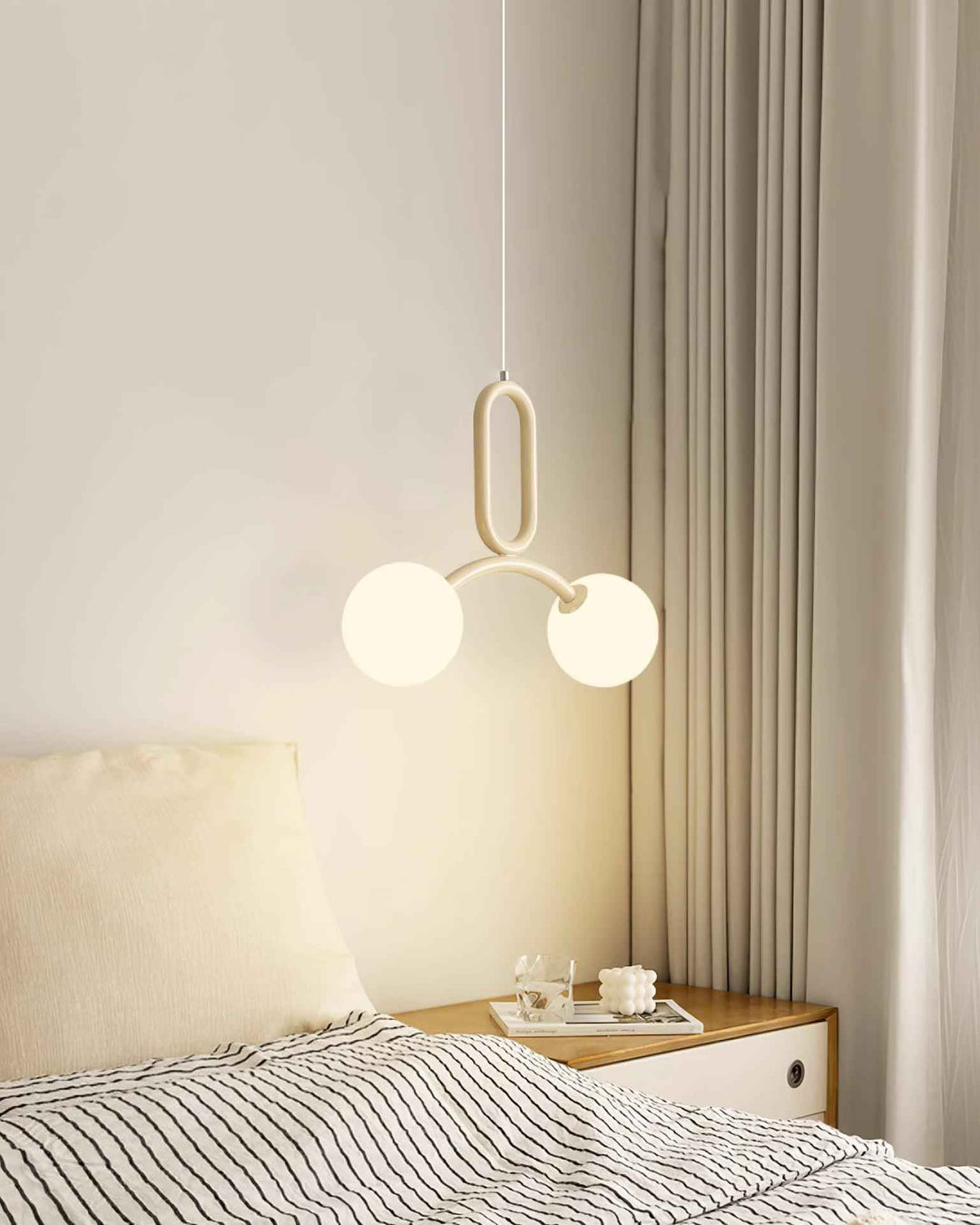 Lampe Astra en Métal – Élégance Moderne
