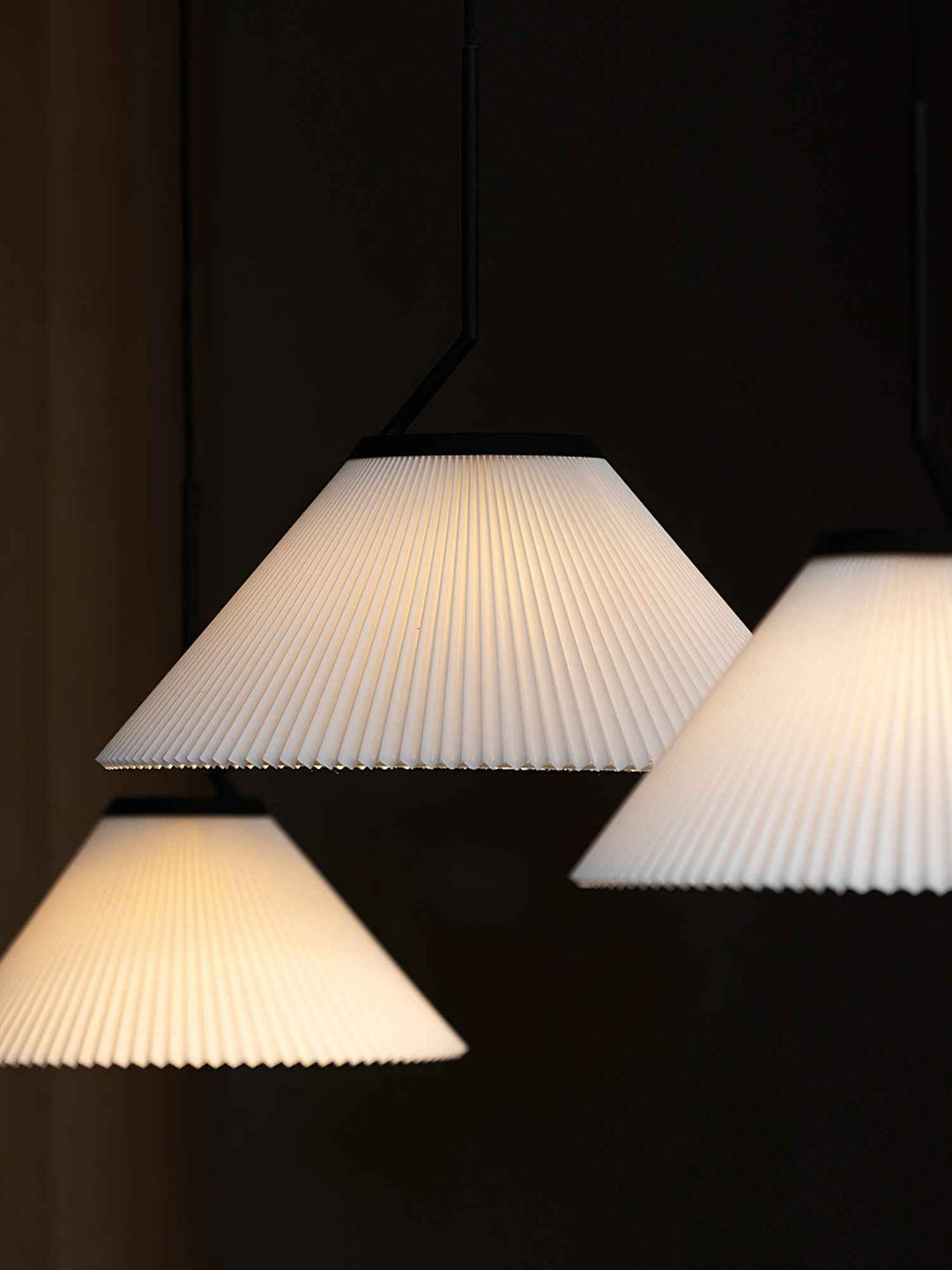 Knell Lampe Pendante en Métal Noir Plastique Plissée Minimaliste Moderne - Neutralighting