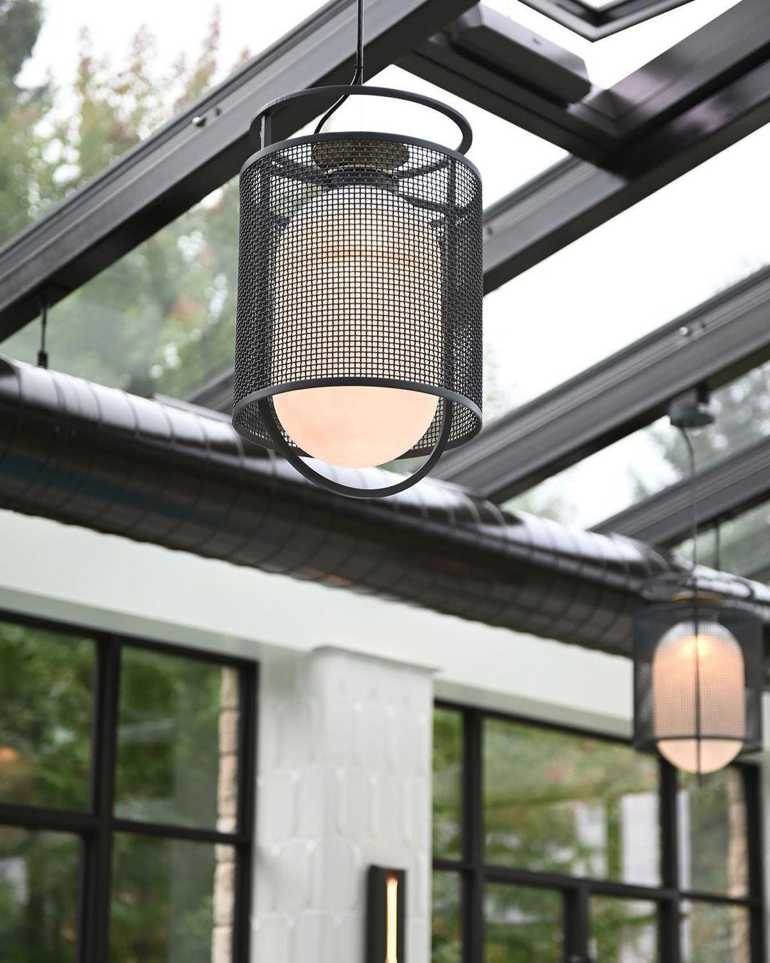 Solara Suspension Cylindre en Maille Accent en Laiton Industriel - Neutralighting