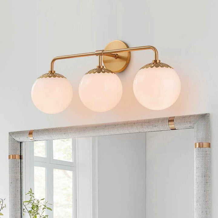 Lampe Aegis en Laiton – Design Contemporain