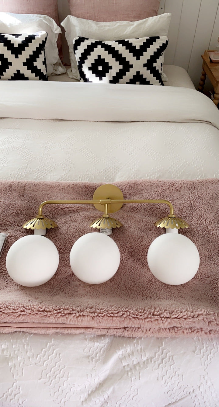 Aegis Applique Murale Globe Laiton Verre Minimaliste Moderne - Neutralighting