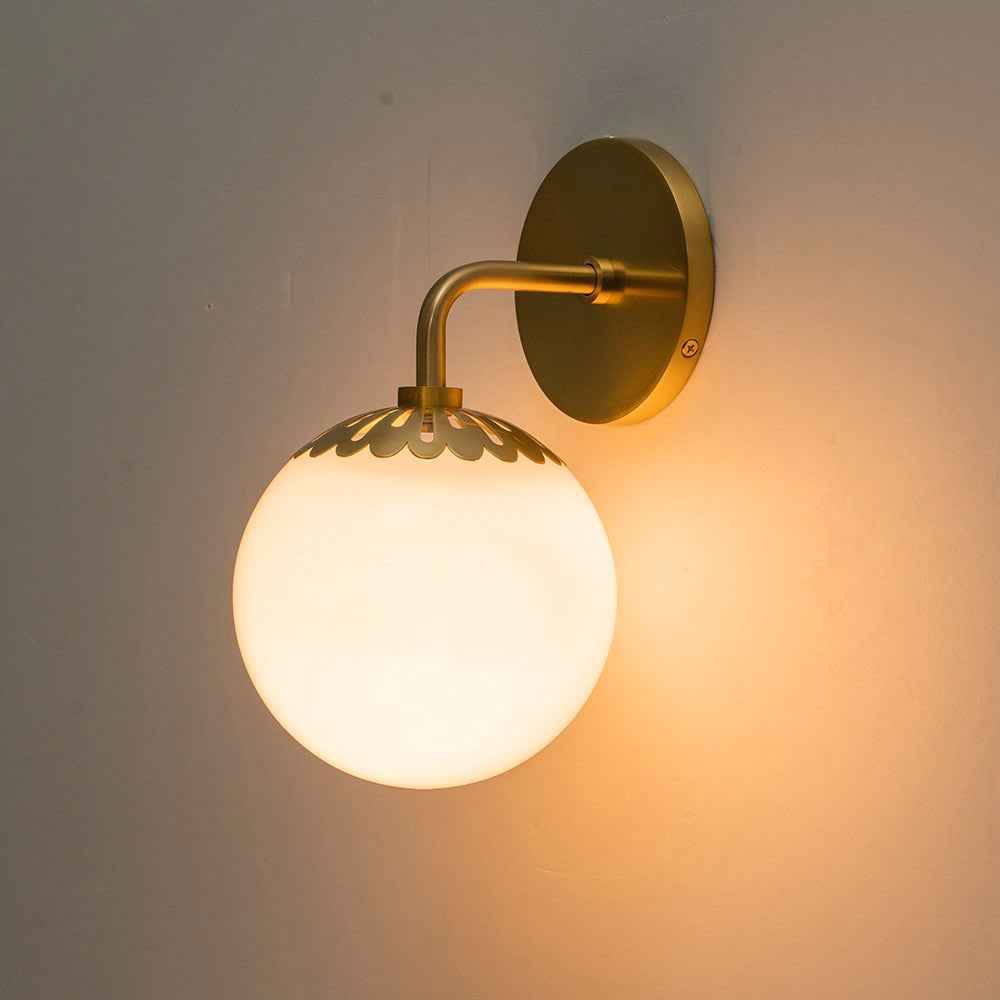 Lampe Aegis en Laiton – Design Contemporain