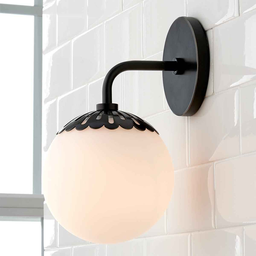 Lampe Aegis en Laiton – Design Contemporain
