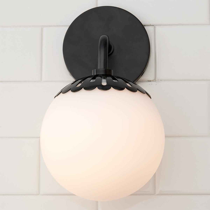 Lampe Aegis en Laiton – Design Contemporain