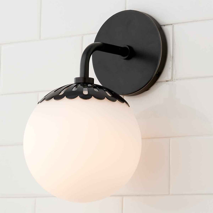 Lampe Aegis en Laiton – Design Contemporain