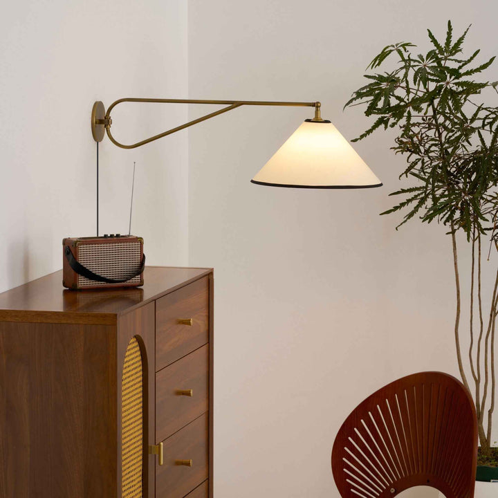 Lampe Gild en Laiton – Design Contemporain