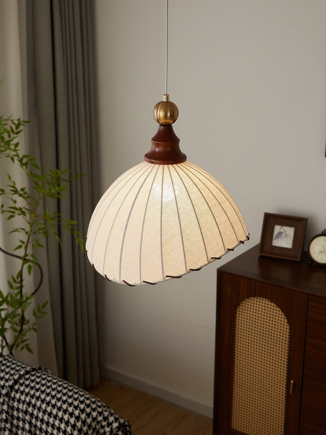 Thalira Suspension Élégante en Bois et Tissu - Neutralighting