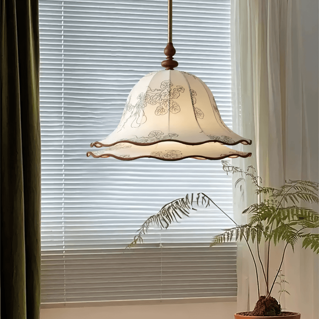 Ilsilis Suspension Élégante en Tissu Fleuri et Bois - Neutralighting