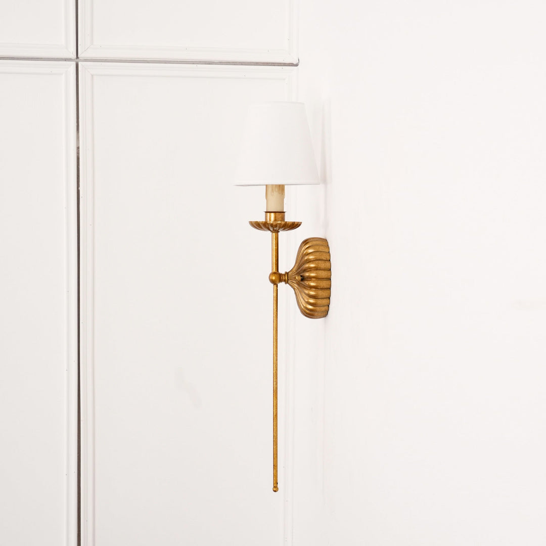 Axiom Applique Murale en Métal Doré Antique et Tissu Industriel Vintage - Neutralighting