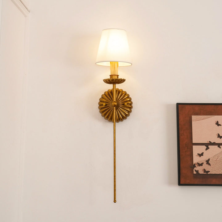 Axiom Applique Murale en Métal Doré Antique et Tissu Industriel Vintage - Neutralighting