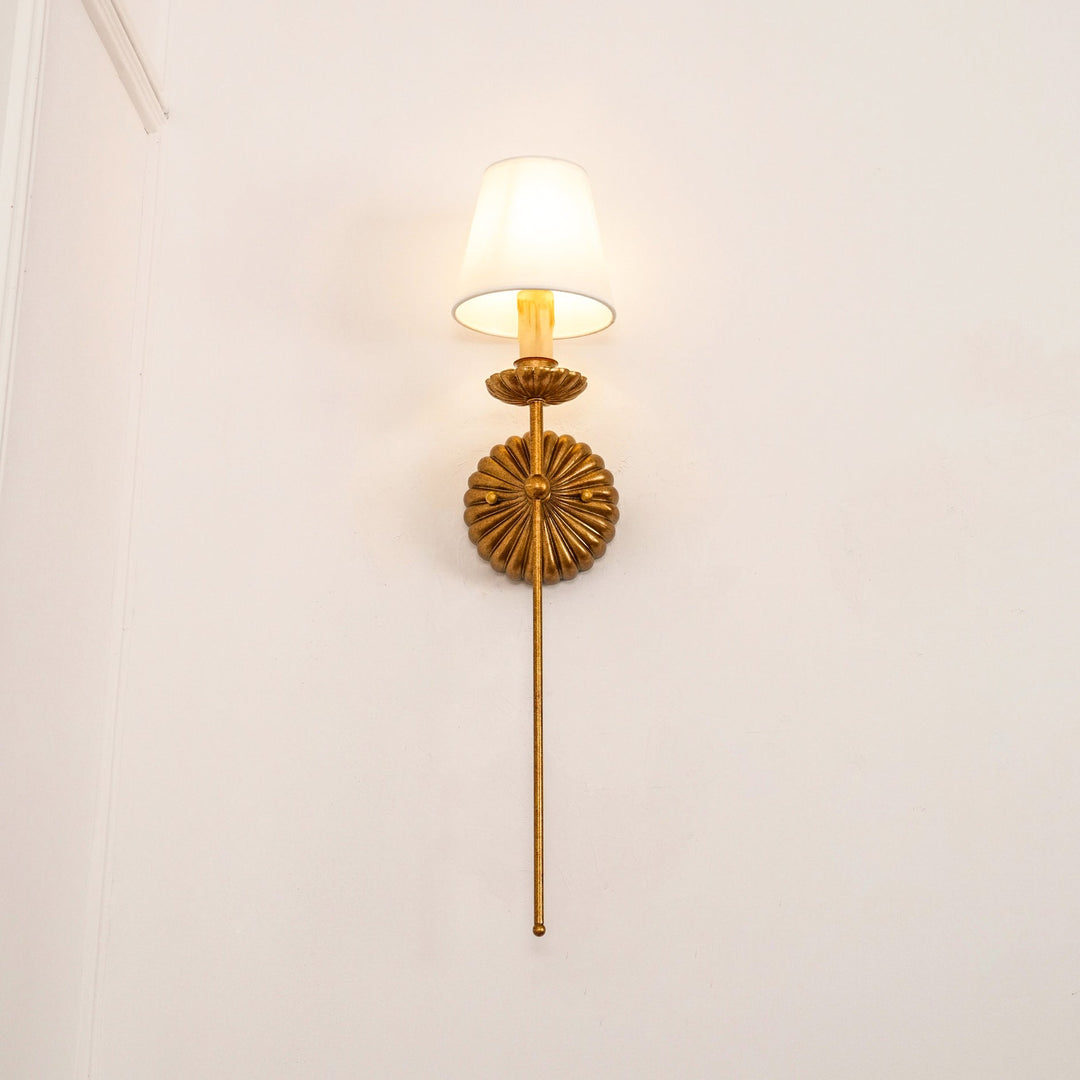 Axiom Applique Murale en Métal Doré Antique et Tissu Industriel Vintage - Neutralighting