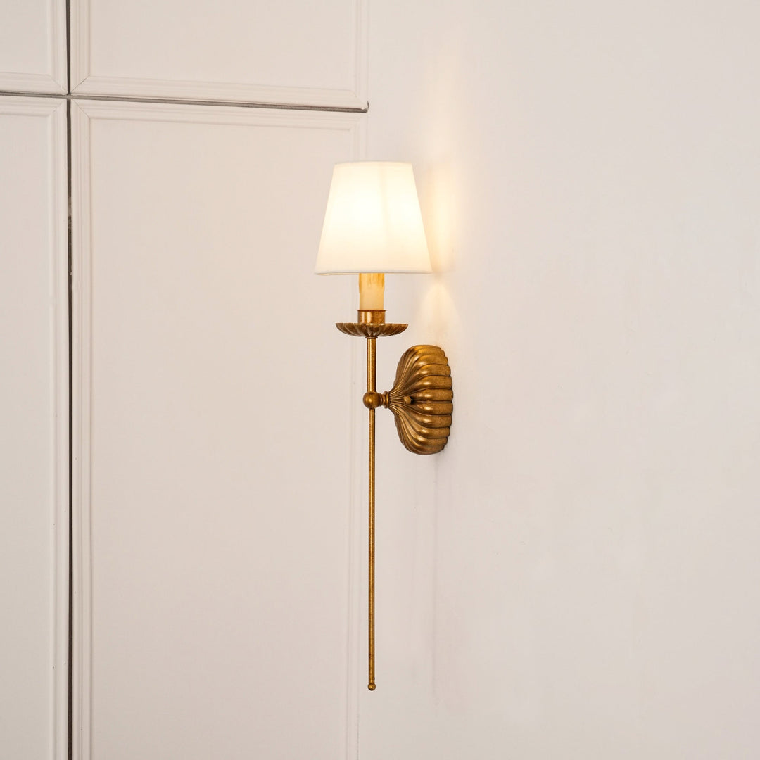 Axiom Applique Murale en Métal Doré Antique et Tissu Industriel Vintage - Neutralighting