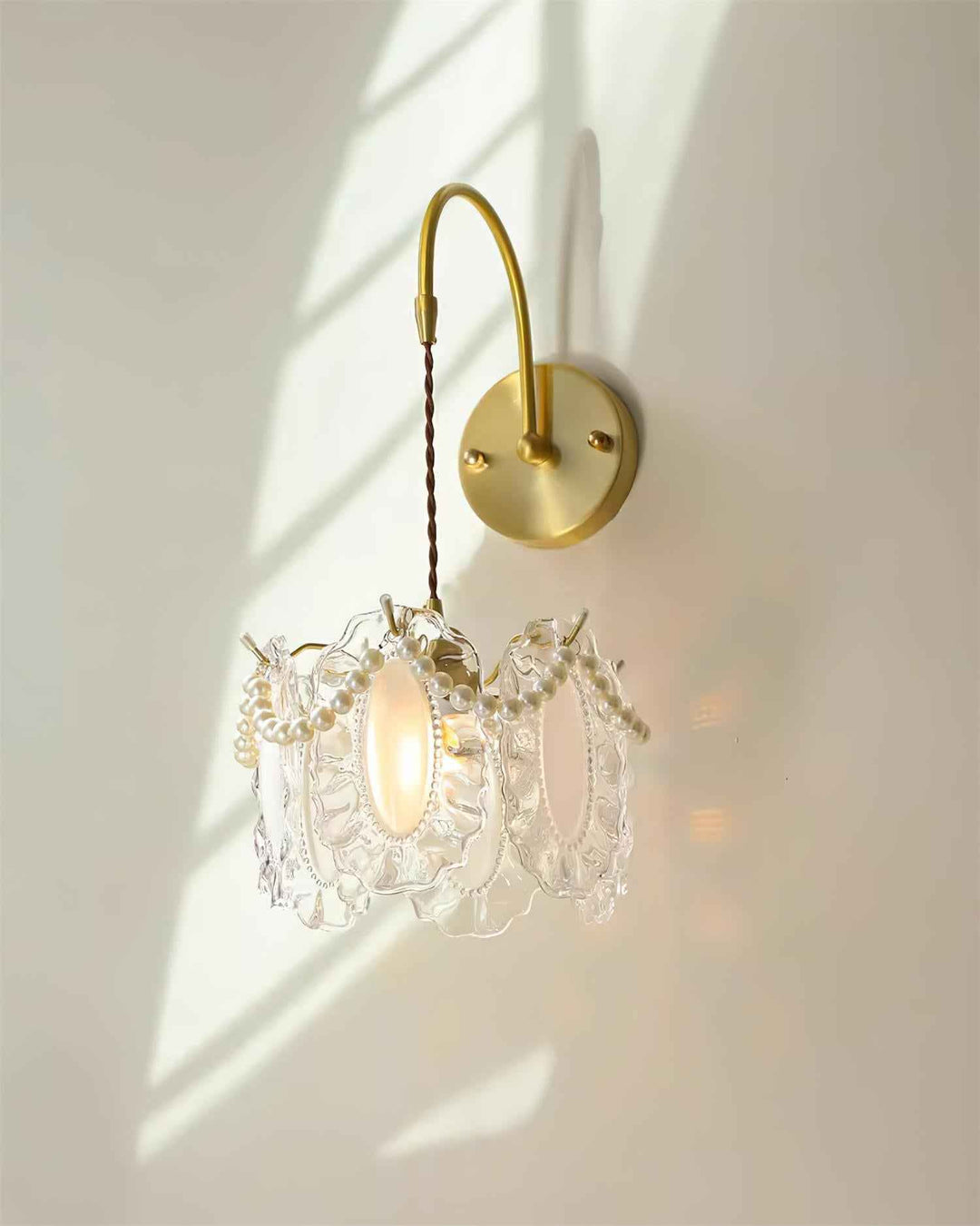 Lampe Nisa en Laiton – Design Contemporain