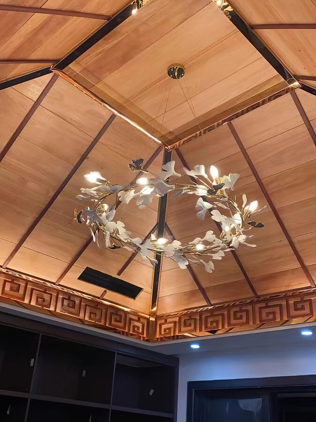 Lustra Suspension Lampe Feuilles de Gingko en Porcelaine Dorée - Neutralighting