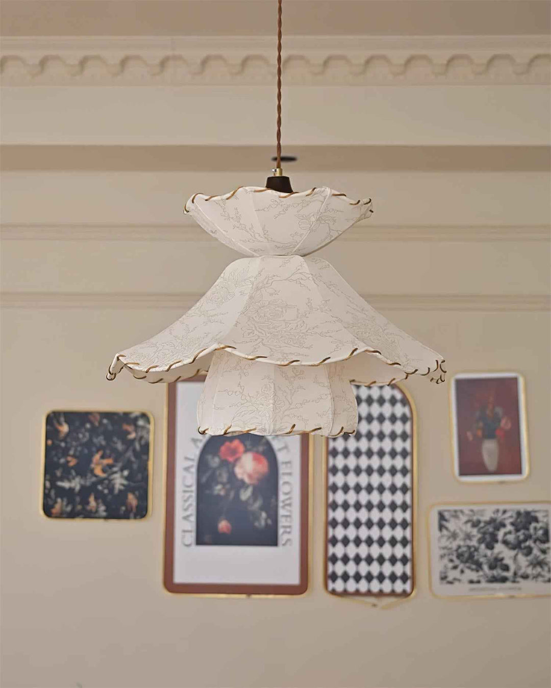 Lampe Suspension Abat-jour en Tissu Superposé à Bords Scallop Bois Minimaliste - Neutralighting