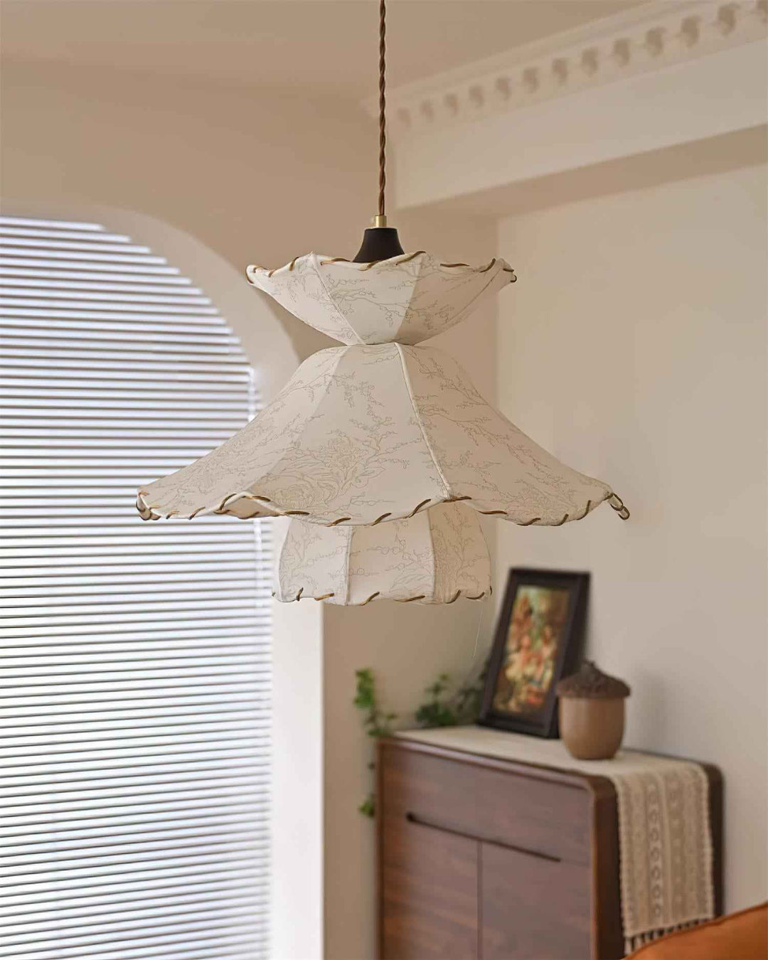 Lampe Suspension Abat-jour en Tissu Superposé à Bords Scallop Bois Minimaliste - Neutralighting