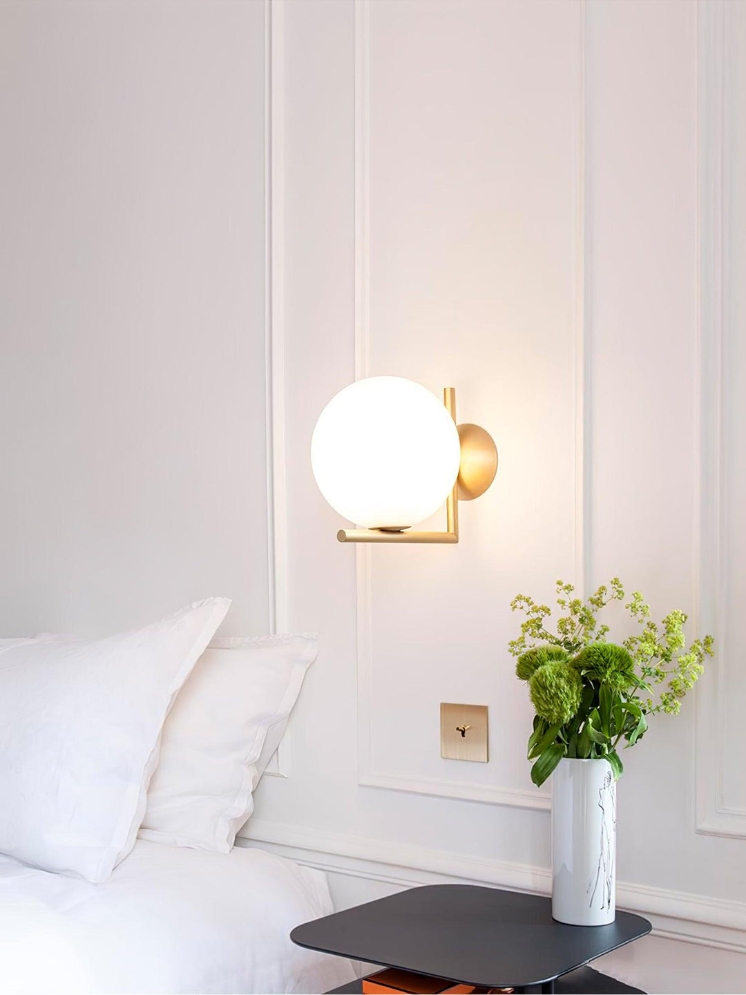 Joanna Applique Murale Moderne Minimaliste en Verre Soufflé Opale - Neutralighting