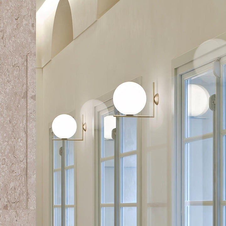 Joanna Applique Murale Moderne Minimaliste en Verre Soufflé Opale - Neutralighting