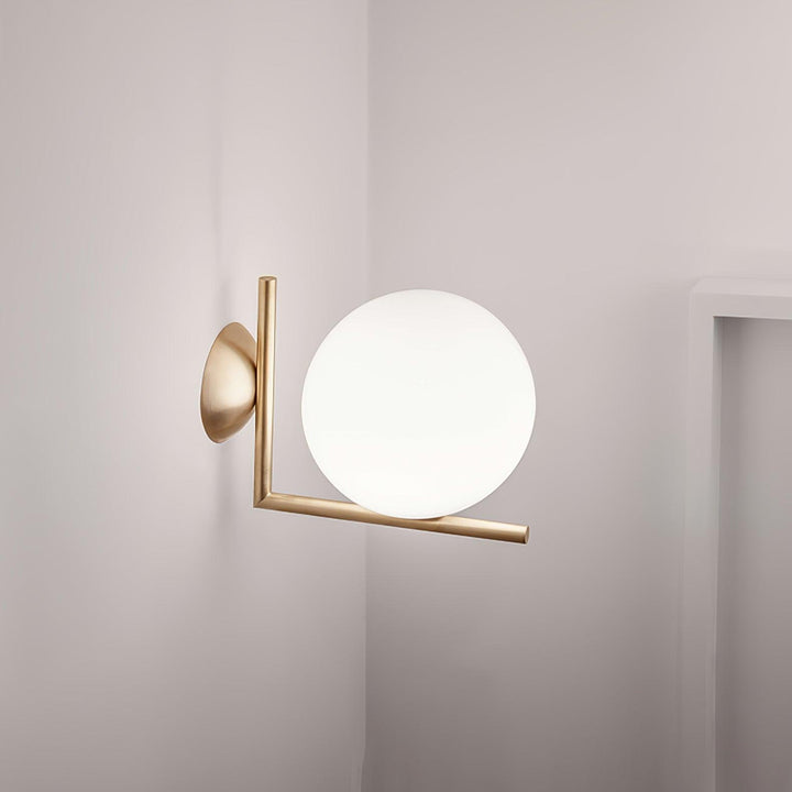 Joanna Applique Murale Moderne Minimaliste en Verre Soufflé Opale - Neutralighting